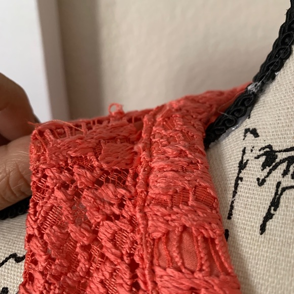 Coral lace sleeveless top - Picture 7 of 7